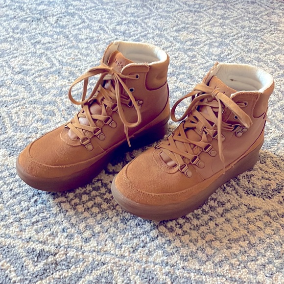 Keds Midland Water-Resistant Boot - Picture 1 of 4
